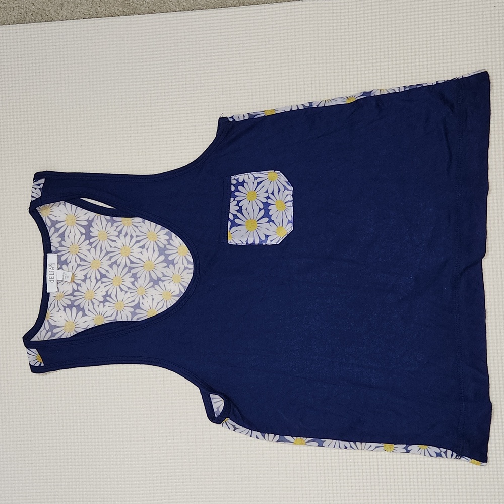 Delia's Floral Tank style top navy and daisies with pocket sz-small
